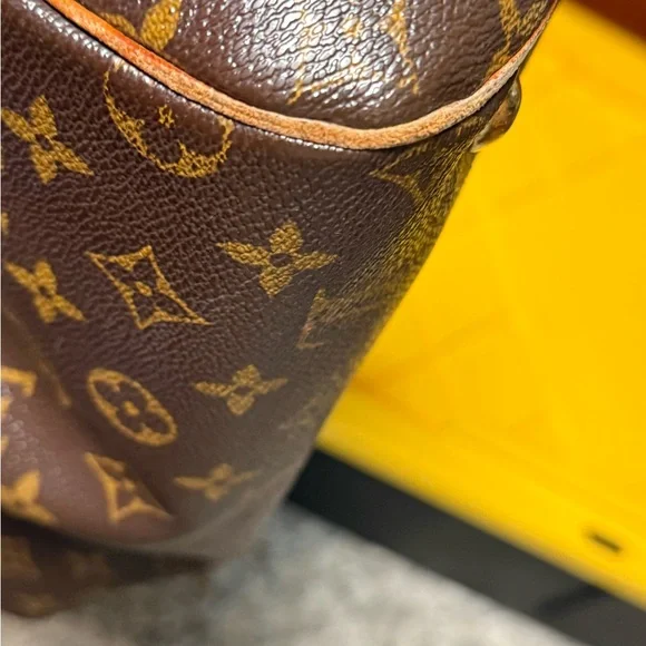 Louis Vuitton Tivoli Tan and Brown Monogram Shoulder Bag - Picture 10 of 16